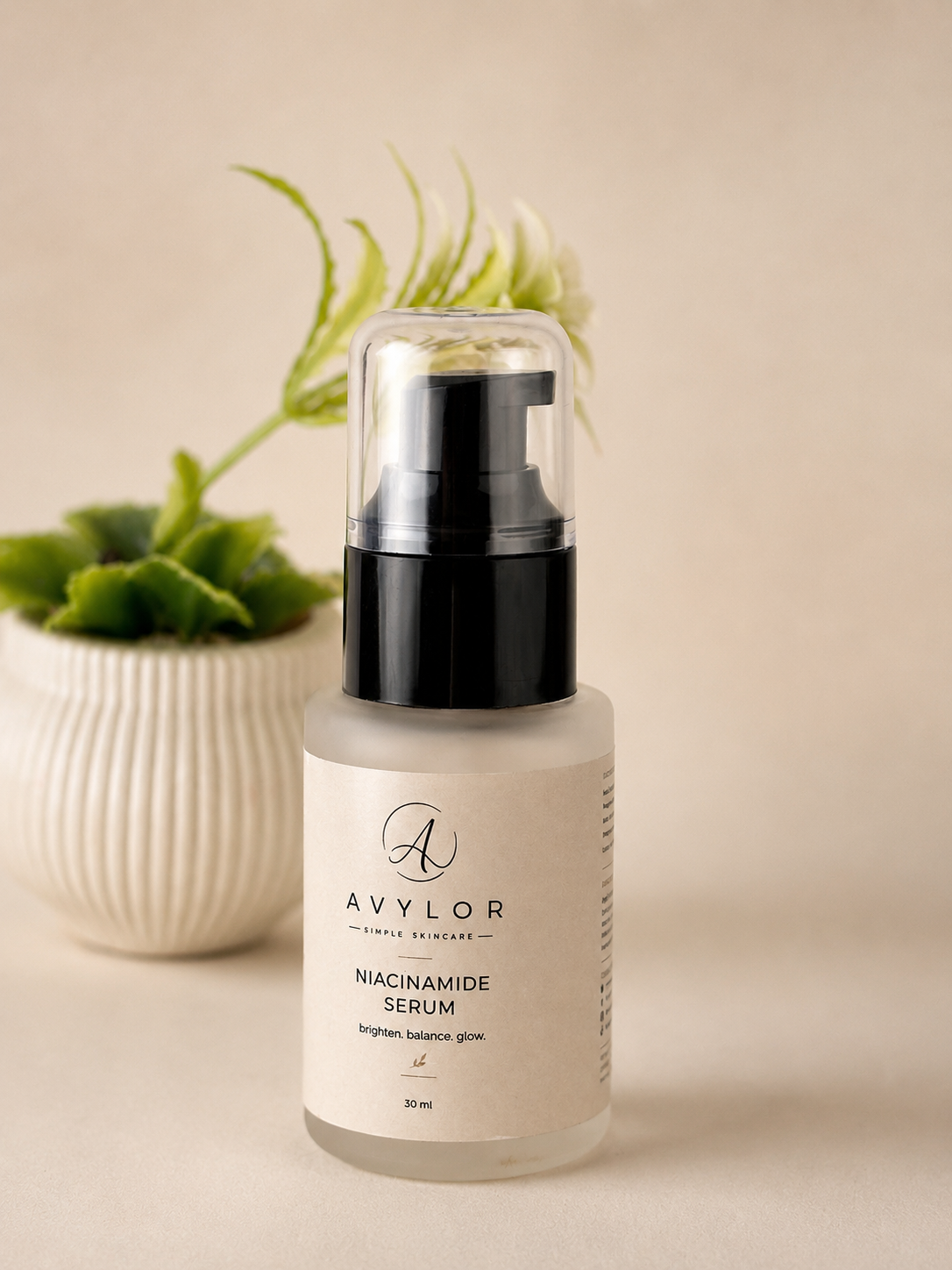 Avylor Niacinamide Serum lifestyle routine photograph